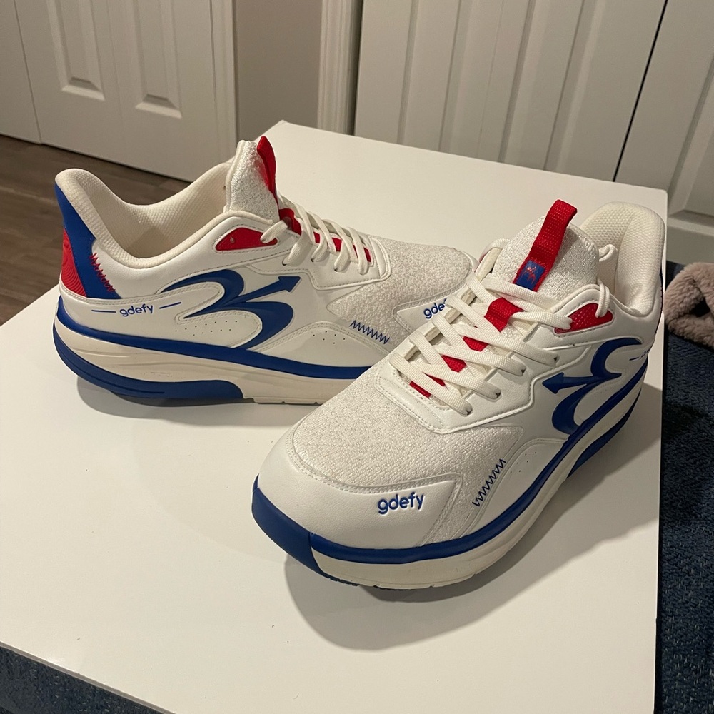 Like new gdefy men sneakers  size 13
